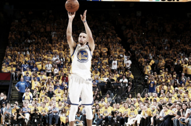Kerr descarta a Curry para la primera ronda de Playoffs