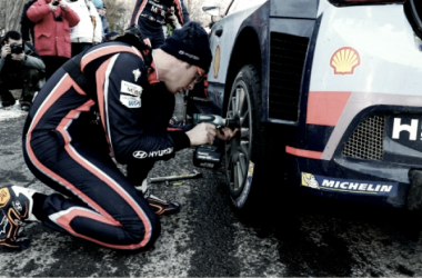 Neuville pierde las opciones de ganar el Rally de Montecarlo