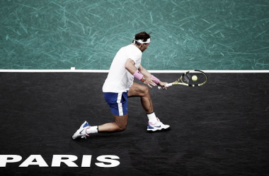 Nadal y Djokovic tuvieron que esforzarse para meterse en los octavos de final de París Bercy