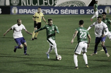 Paraná vira para cima do Guarani e lidera Série B