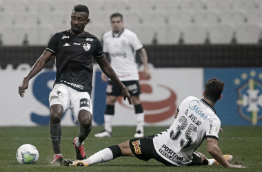 Em partida de arbitragem discutível, Corinthians busca empate nos acréscimos contra Botafogo