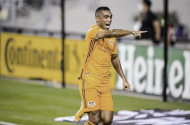 Houston Dynamo se
acerca al líder