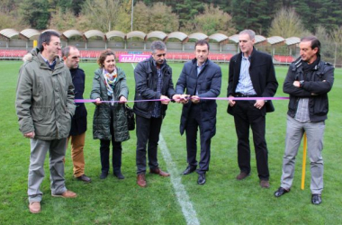 El Eibar inaugura su primer campo de entrenamiento de hierba natural