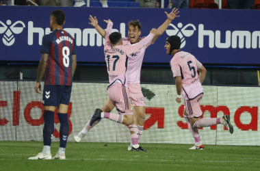 El Eibar cae en Oviedo y deja escapar el liderato