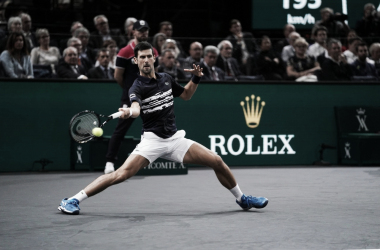 Djokovic arrasa Tsitsipas e marca encontro com Dimitrov nas semis do Masters 1000 de Paris