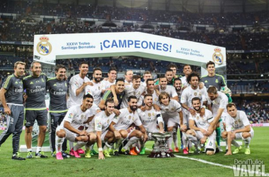 El Real Madrid alza su 25º Trofeo Santiago Bernabéu