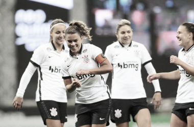 Corinthians bate Grêmio em casa e confirma vaga na semifinal do Brasileirão Feminino