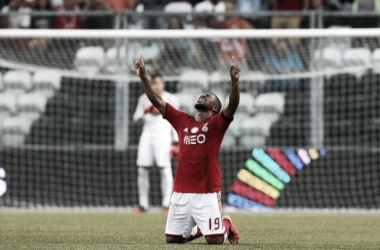 El Benfica sale victorioso del tablero sintético Do Bessa