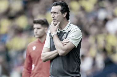 Unai Emery pensativo en el área técnica / Foto: Villarreal CF