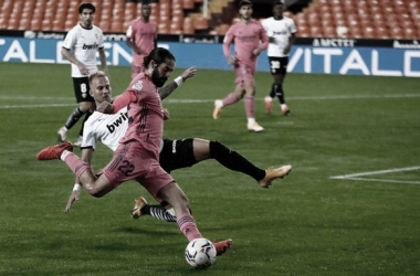 Bombardeo en Mestalla (4-1)