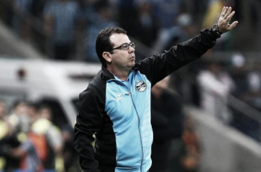 Eliminado da Libertadores, Enderson Moreira salienta desejo de permanecer no Grêmio