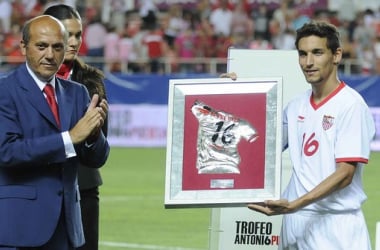 Puntería sevillista para homenajear a Antonio Puerta