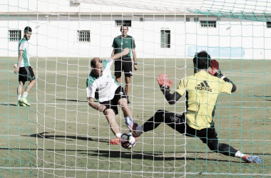 Entrenamiento: Rafa Navarro vuelve a trabajar con el grupo