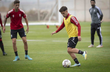 El Granada CF insiste en la posesión de balón con Melendo y Miguel Rubio totalmente recuperados