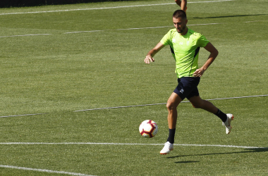 José Antonio González y Adri Castellano, novedades en una convocatoria de 19 para Riazor