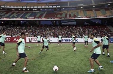 Entrenamiento con felicitaciones a Tello y contusión de Pinto