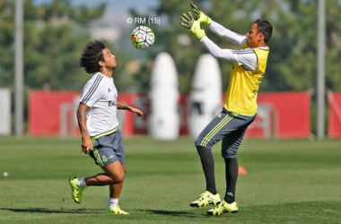 Varane, al margen del grupo en la segunda sesión de entrenamiento