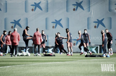 Otro entreno sin Piqué y Vermaelen