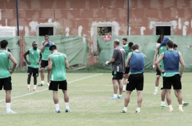 El Betis se entrena sin Rubén Castro