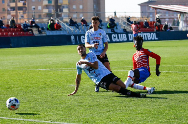 El Recreativo Granada supera al Yeclano con doblete de Marong