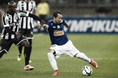 E. Ribeiro deixa futuro nas mãos do Al Ahli e do empresário, mas garante ouvir oferta do Cruzeiro