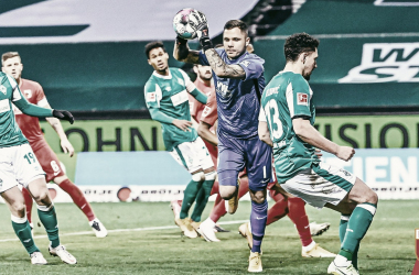 Werder Bremen vence al FC Augsburg en el
final