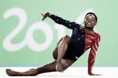 Simone Biles deslumbra en su estreno olímpico