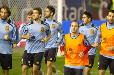 Entrenamiento con todos disponibles y el estadio lleno