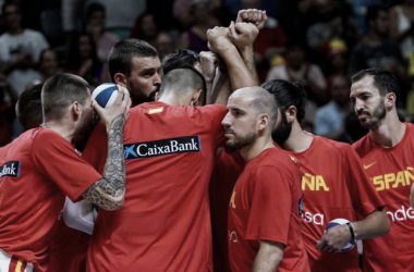 España se pasea antes de hacer la maleta (102-70)