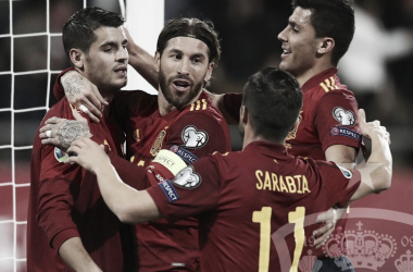 Sergio Ramos, homenajeado y titular en un nuevo triunfo de España (7-0)