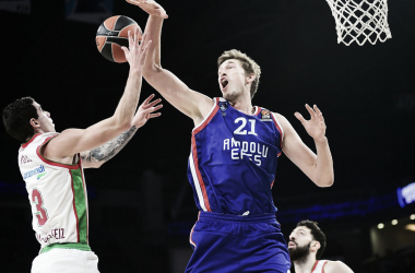 Previa Baskonia - Anadolu Efes: Larkin y Pleiss se reencuentran con Vitoria-Gasteiz