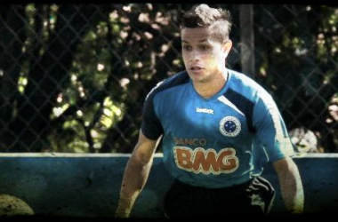 Lateral Everton e atacante Ananias são emprestados pelo Cruzeiro