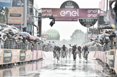 Giro d'Italia, poker di Elia Viviani a Iseo