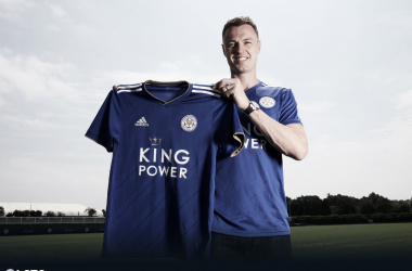 El Leicester se lleva a Jonny Evans