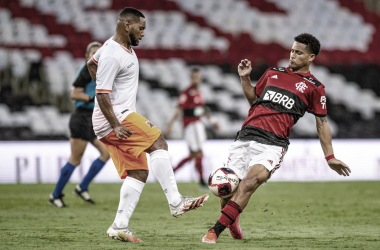 Chutaço de Max salva estreia pouco inspirada dos garotos do Flamengo contra o Nova Iguaçu