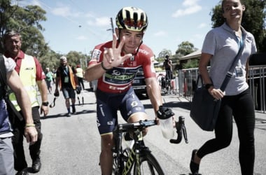 Caleb Ewan repite victoria y se anota un triplete