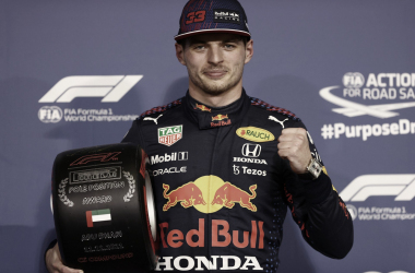 No último GP do ano, Verstappen é melhor que Hamilton e confirma pole
