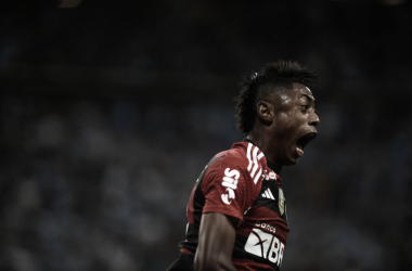 Flamengo vence Grêmio na Arena e abre vantagem na semifinal da Copa do Brasil