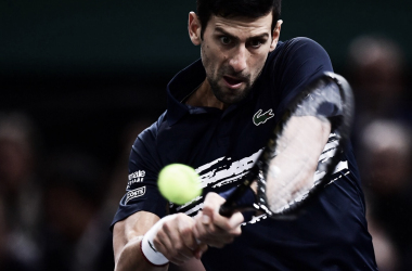 Djokovic bate Dimitrov e vai à sua quinta final em Paris; Nadal sente lesão no aquecimento e desiste