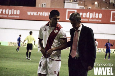 Iago Falqué se estrena en la enfermería de Vallecas