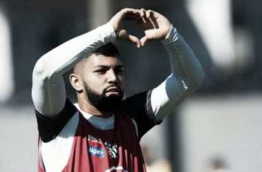 Gabigol desconversa sobre propostas e mira permanência no Santos: &quot;Na alegria e na tristeza&quot;