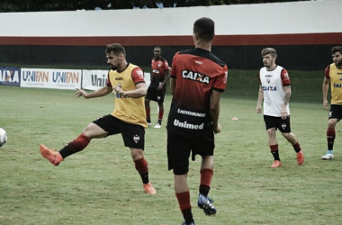 Em 'clima de decisão', Atlético-GO e Avaí se enfrentam visando vaga no acesso&nbsp;