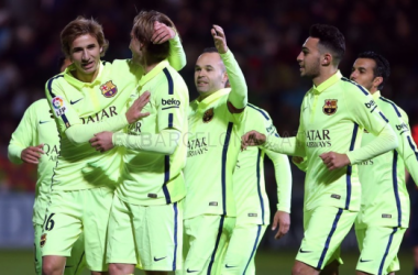 El FC Barcelona vence a un valiente Huesca