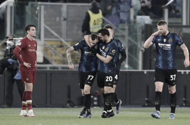 Com direito a gol olímpico, Inter passa fácil pela Roma e cola na liderança da Serie A