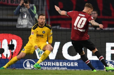 1. FC Nürnberg 2-1 Karlsruher SC: Two penalties secure three points for der Club