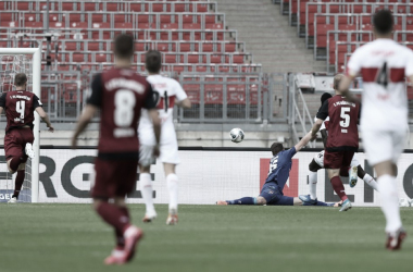 Stuttgart goleia&nbsp;Nürnberg fora de casa e fica a um passo de voltar à Bundesliga