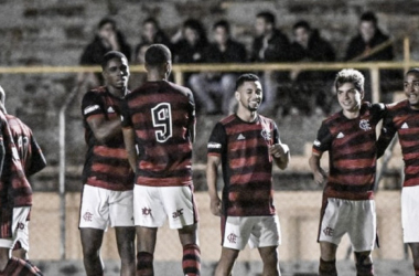 Flamengo vira sobre XV de Jaú e segue ao mata-mata da Copinha