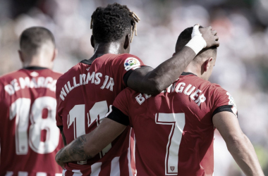 Nico Williams y Alejandro Berenguer celebrando un gol | Fuente: Cuenta oficial del Athletic en Twitter.