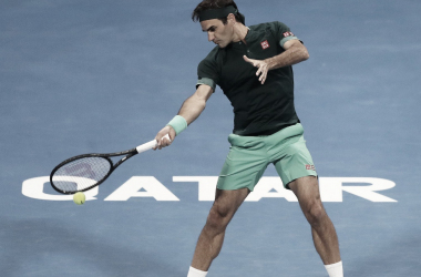 Federer regresa con victoria en Doha