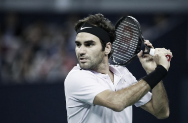 Federer continúa con paso firme en Basilea